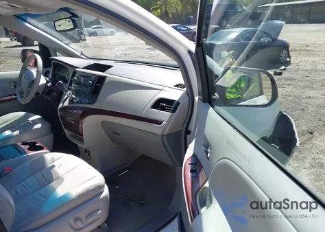 2013 Toyota Sienna Xle V6 8 Passenger from USA, damaged, VIN 5TDYK3DC5DS331792